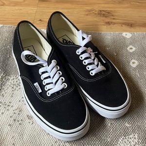 NWT  womans 9 vans